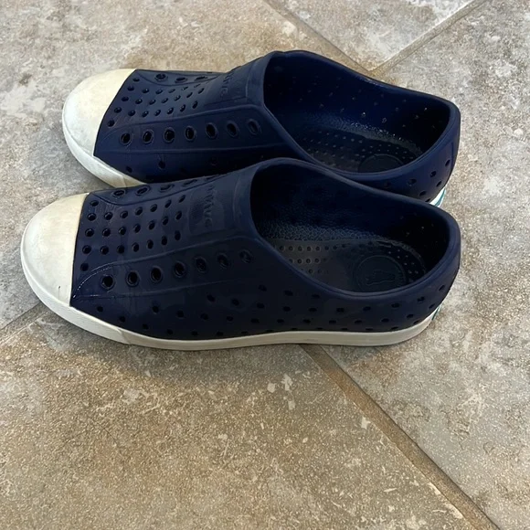 Navy Boys Shoes - Size J1 - Picture 2 of 4
